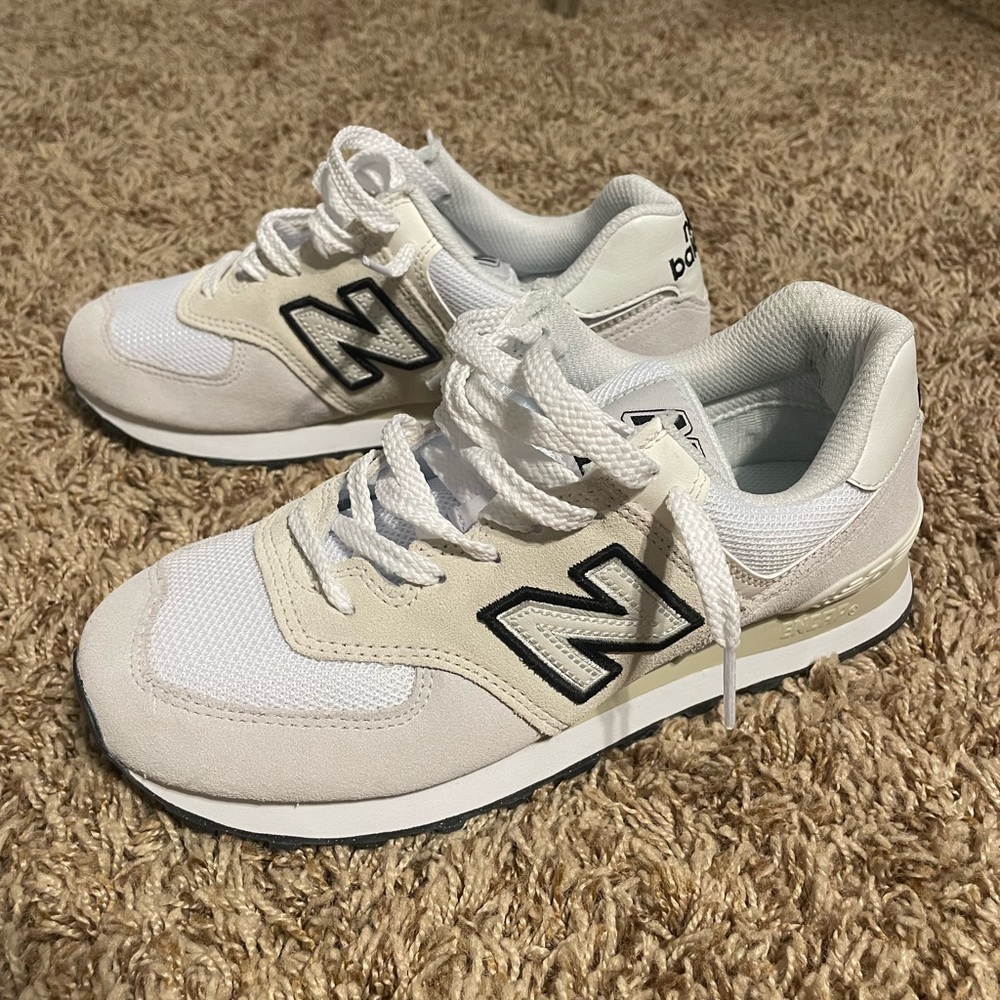 New Balance 574 size 5.5 Never Worn!!